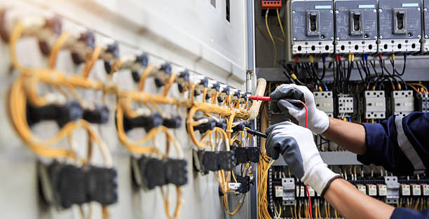 Professional Electrician technician working in Delaware City, DE